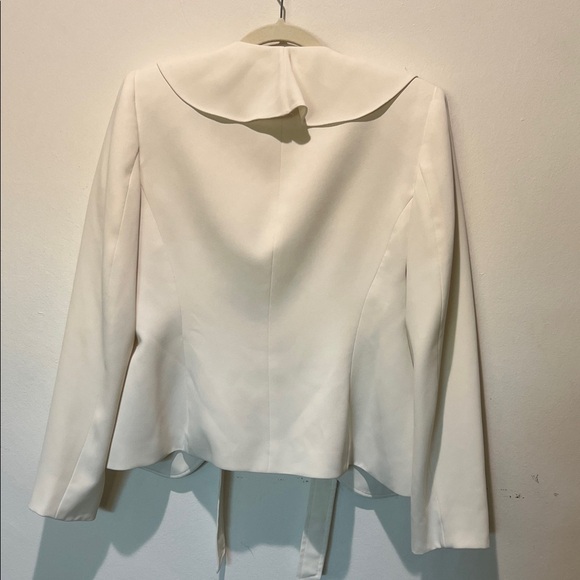 Anne Klein Elegant Cream Ruffle Jacket with front tie Excellent Condition Size 8 - Picture 8 of 8